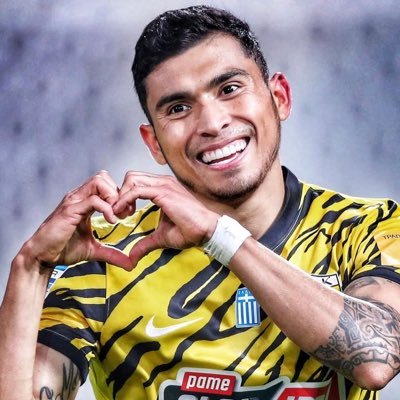 Saludo de Orbelín Pineda