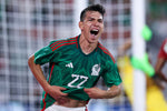 Saludo de Chucky Lozano