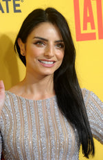 Saludo  de Aislinn Derbez