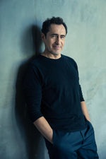 Saludo  de Demián Bichir