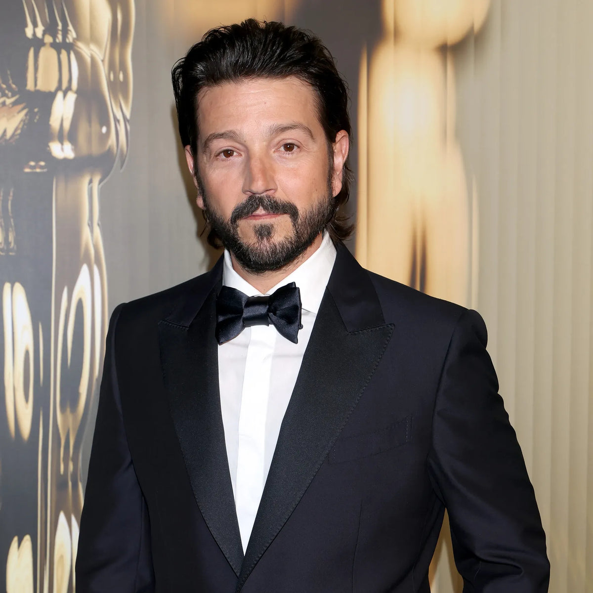 Saludo  de Diego Luna
