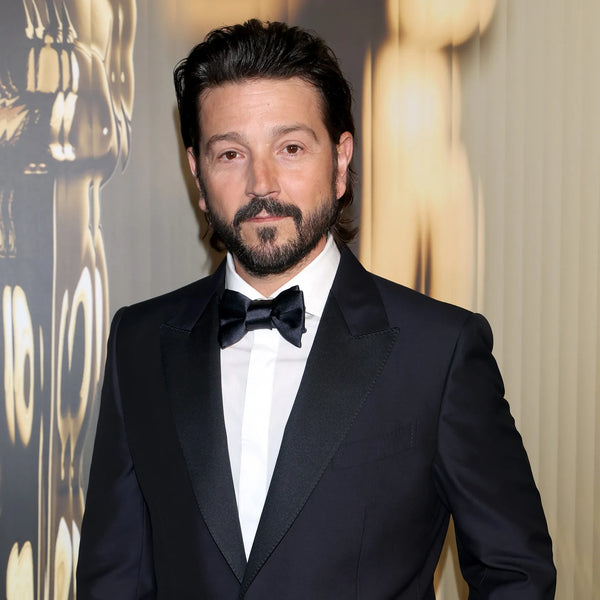 Saludo  de Diego Luna