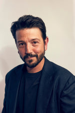 Saludo  de Diego Luna
